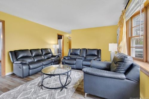 156 Avery St, Manchester CT 06042-1756 exterior