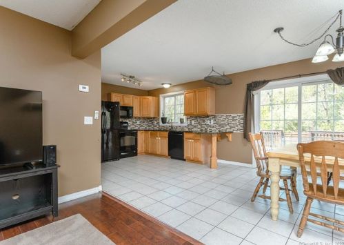 1893 Upper Maple St, Killingly CT 06241-1513 exterior