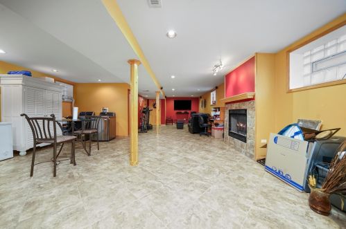 6129 Mcvicker Ave, Chicago IL 60638-4325 exterior