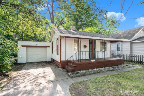 2820 Park St, Meskegon, MI 49444-1914