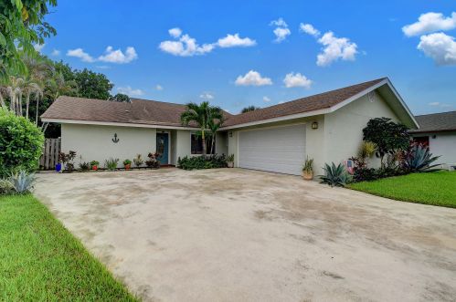 23 Las Flores, Boynton Beach FL 33426-8808 exterior