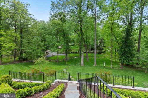 8751 Brook Rd, Mc Lean VA  22102-1507 exterior