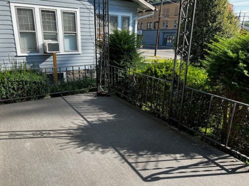 733 Liberty St, Franklin PA 16323-1624 exterior