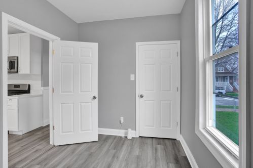 9329 Luella Ave, Chicago IL 60617-3930 exterior