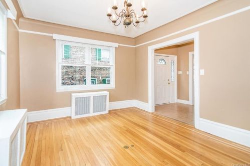 251 239 St, Bronx NY 10470-1811 exterior