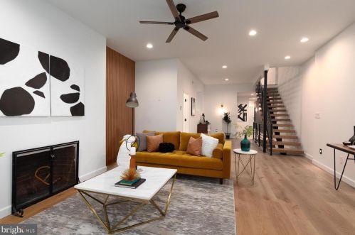 2037 Locust St, Philadelphia PA  19103-5613 exterior