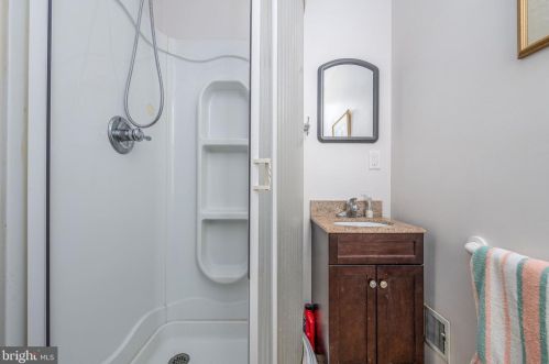 1424 Jackson St, Philadelphia PA 19145-3617 exterior