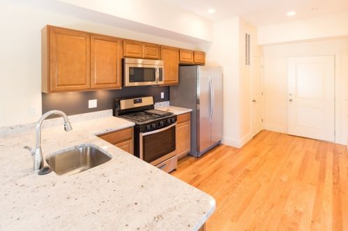 5165 Washington St, Boston, MA 02132