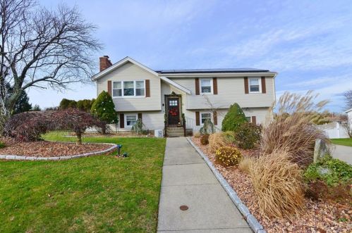 9 Ferncrest Dr, Providence RI 02919-3503 exterior