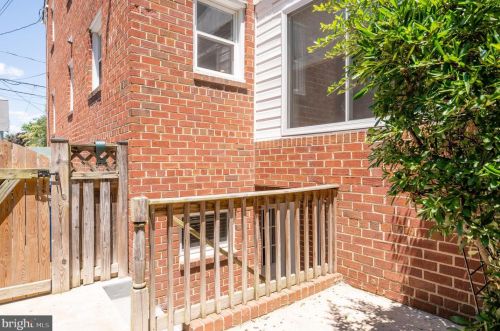 303 Raymond Ave, Alexandria VA 22301-1038 exterior