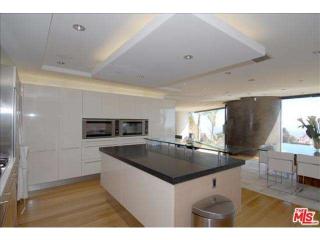 1724 Viewmont Dr, Los Angeles CA  90069-1321 exterior