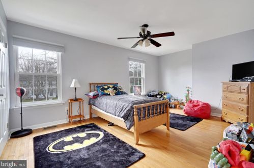 18 Stafford Ct, Trenton NJ 08690-3318 exterior