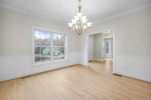 10 Azalea Ln, Ellington CT  06029-3063 exterior