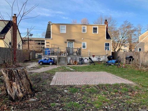 104 2 St, Huntington Station NY 11746-1408 exterior