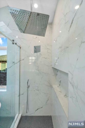 152 Morningside Ln, Palisades Park NJ 07650-1918 exterior