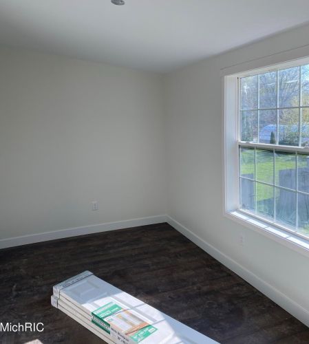 8118 Kephart Ln, Berrien Springs MI 49103-9572 exterior