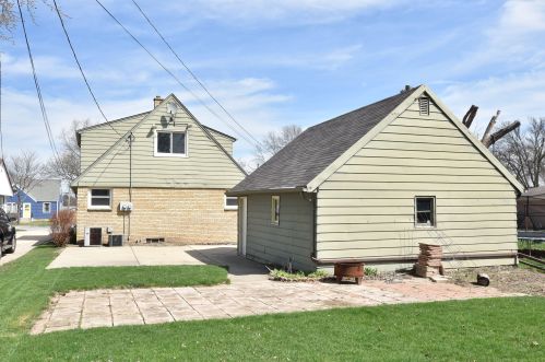 8937 Morgan Ave, Milwaukee, WI 53228-1557