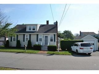 56 Crest St, Middletown, RI 02842-6017