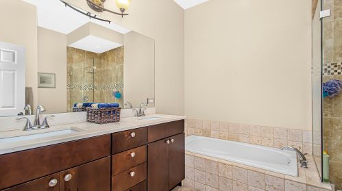 3935 Drake Ave, Chicago IL 60618-2219 exterior