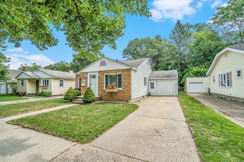 2244 Blodgett St, Meskegon, MI 49441-1516