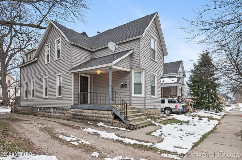 701 Vries St, Grand Rapids, MI 49503-8118