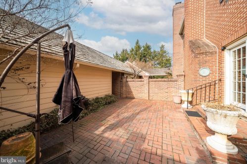 6625 Madison Mclean Dr, Mc Lean VA  22101-2902 exterior