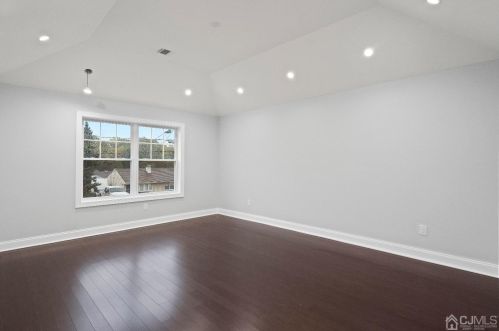 42 Wayne St, Edison NJ  08817-5322 exterior