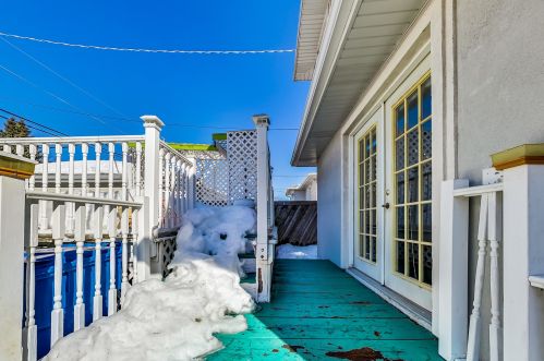 5950 Ozanam Ave, Chicago IL 60631-2235 exterior