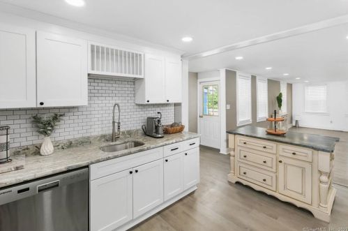 37 Commerce Ave, Killingly CT 06239-2804 exterior