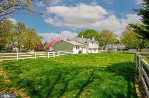 304 Pheasant Dr, Huntingdon Valley PA  19006-3038 exterior