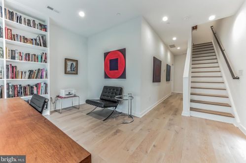 241 Krams Ave, Philadelphia PA  19128-4729 exterior