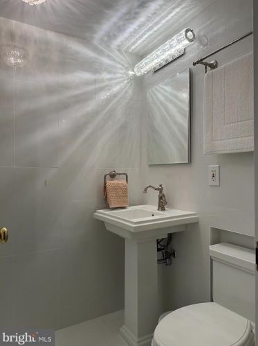 4100 Cathedral Ave, Washington DC  20016-3513 exterior