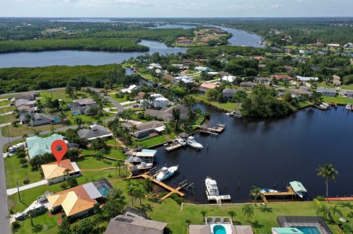 750 Essex Dr, Fort Pierce, FL 34984-5217