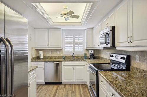 559 107 Ave, Naples FL 34108-1854 exterior