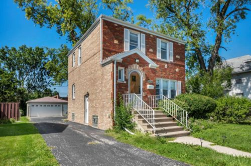 2424 17th Ave, Broadview, IL 60155-3906