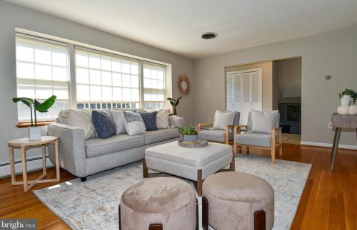 1002 Robroy Dr, Silver Spring, MD 20903-1633