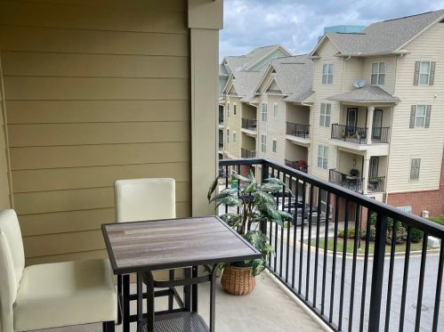 6436 Chariot St, Atlanta GA 30328-4298 exterior