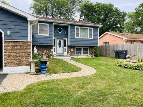 38219 North Shore Ave, Waukegan, IL 60087-1648