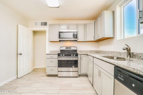 4020 Montecito St, Tucson AZ 85711-4873 exterior