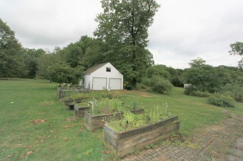 2584 Mtn Rd, Torrington CT 06790-2709 exterior