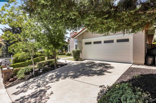 3009 Shetland Dr, Concord CA 94523-1617 exterior