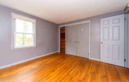 1075 Poquonock Ave, Windsor CT 06095-1234 exterior