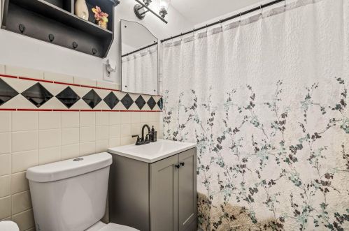 3625 Whitnall Ave, Milwaukee WI 53207-4461 exterior