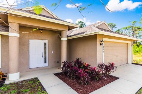 1246 Santiago Ave, Fort Pierce, FL 34953-5032