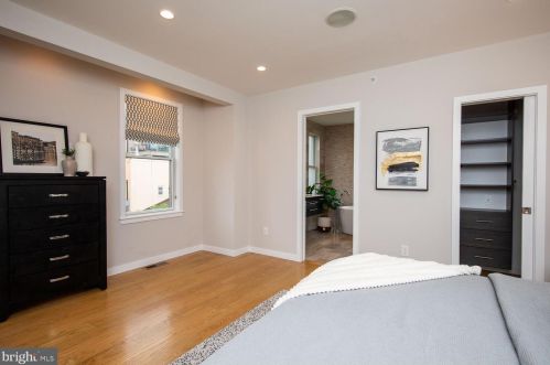 833 Bainbridge St, Philadelphia PA  19147-2009 exterior