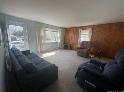 17 Arbor Dr, Norwalk CT 06854-3407 exterior