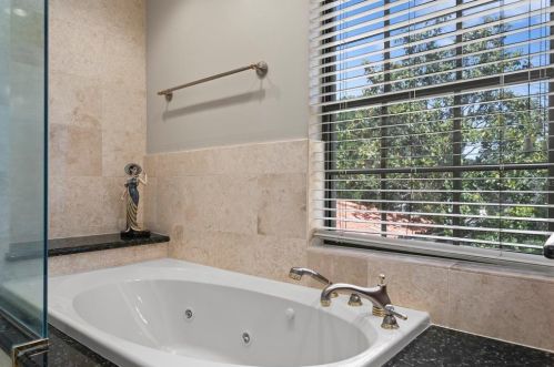 4912 Andros Dr, Tampa FL 33629-4802 exterior