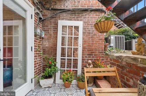 2028 16th St, Washington DC  20020-4821 exterior