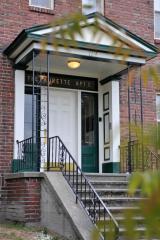 124 Garfield St, Seattle WA  98109-3127 exterior