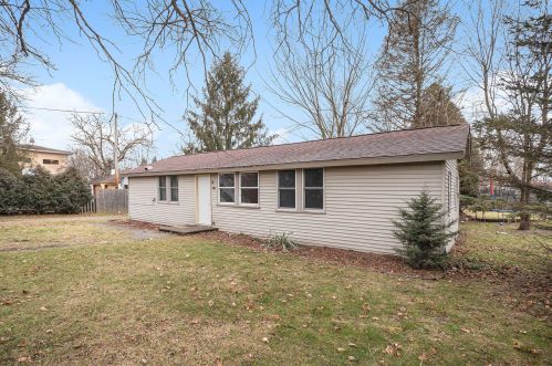 317 Adams St, Lawton, MI 49065-8730